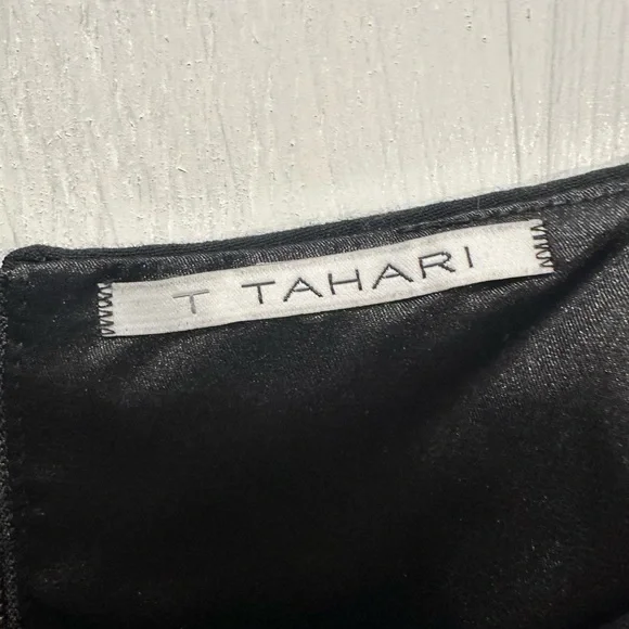 T Tahari Black Sleeveless Sheath Dress Women’s Size 12 Classic Little Black Dres - Picture 4 of 9